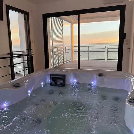 Vue Panoramique Avec Jacuzzi Апартаменты